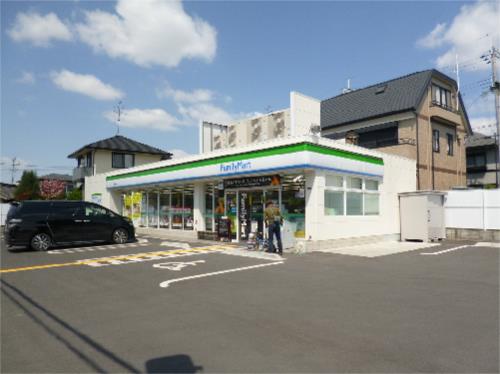 ファミリーマート交野私部店