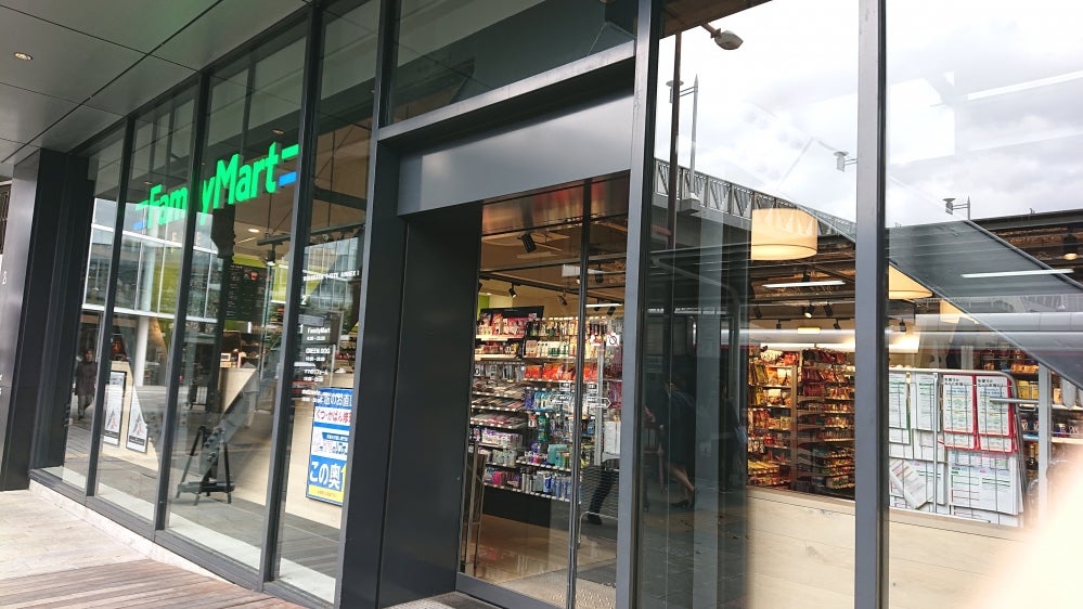 ファミリーマート枚方市駅南口店